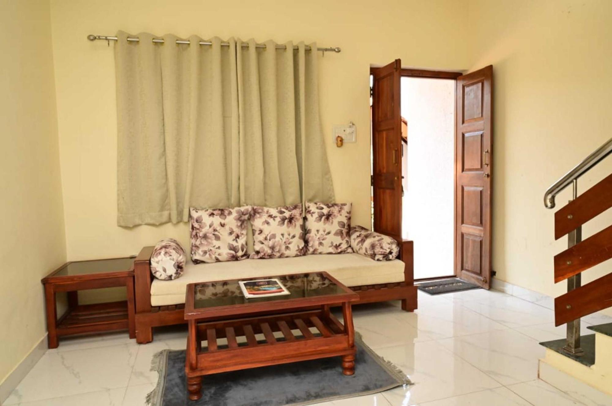 Wada Chirebandi Hotel Gimvi ภายนอก รูปภาพ