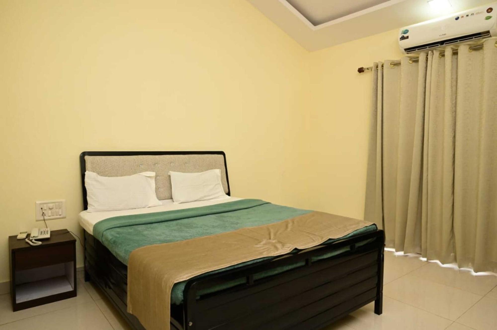 Wada Chirebandi Hotel Gimvi ภายนอก รูปภาพ
