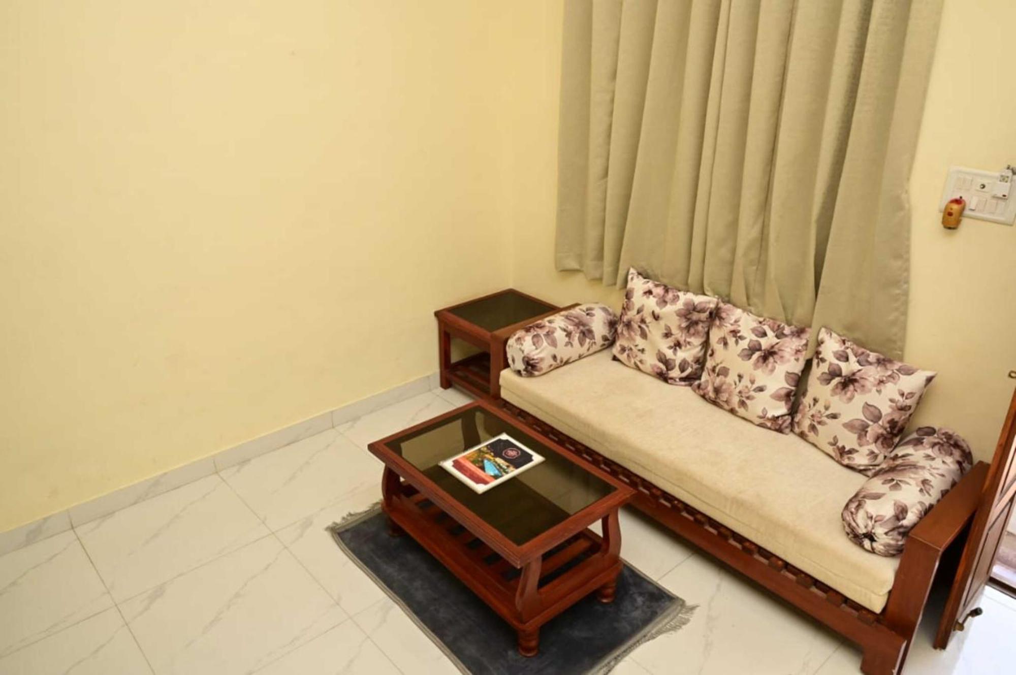 Wada Chirebandi Hotel Gimvi ภายนอก รูปภาพ