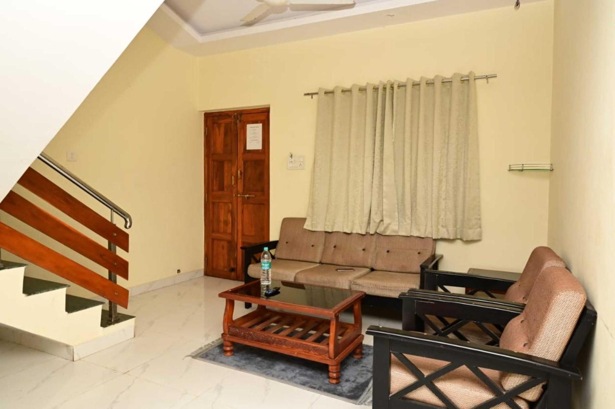 Wada Chirebandi Hotel Gimvi ภายนอก รูปภาพ