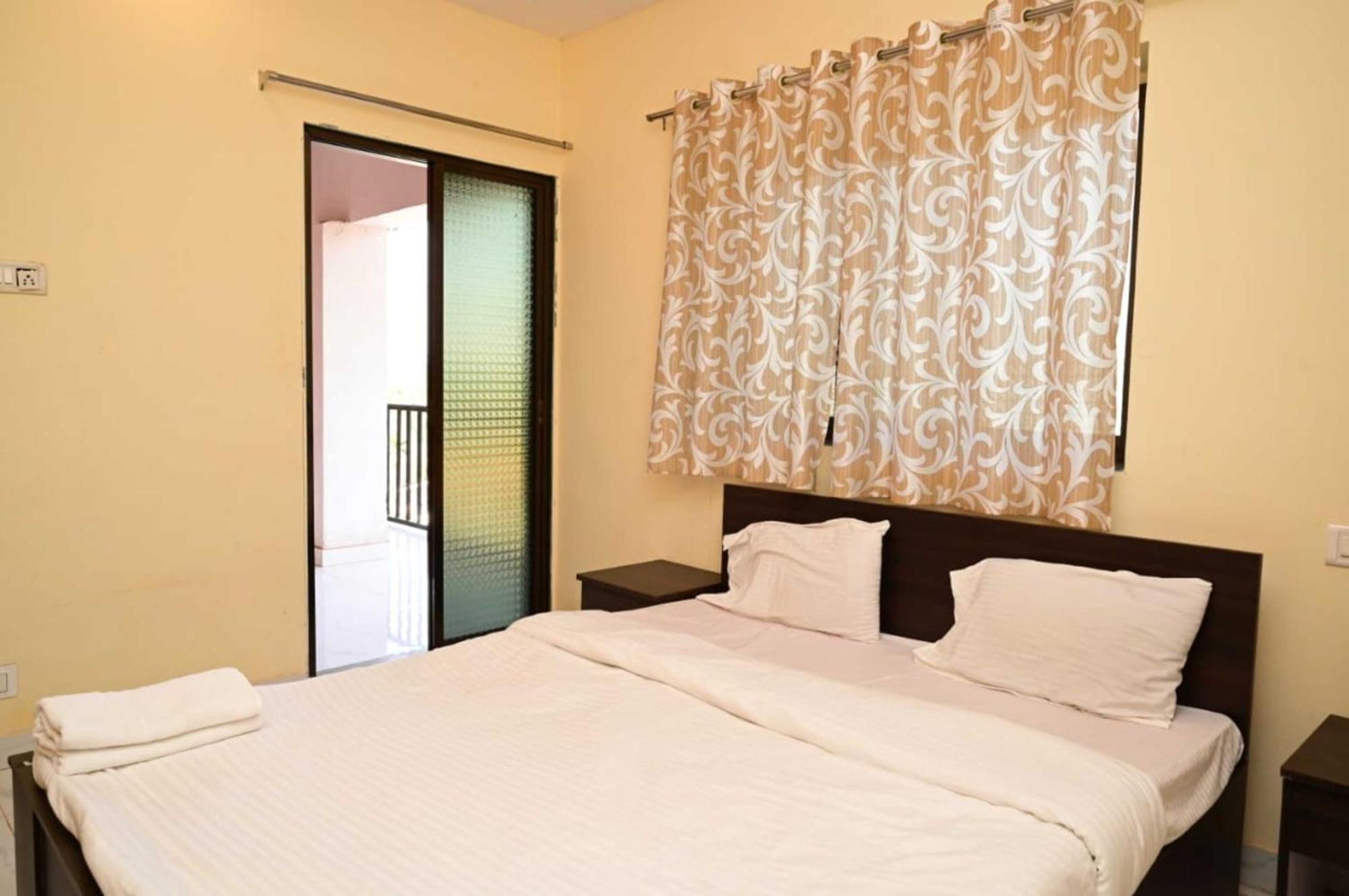 Wada Chirebandi Hotel Gimvi ภายนอก รูปภาพ