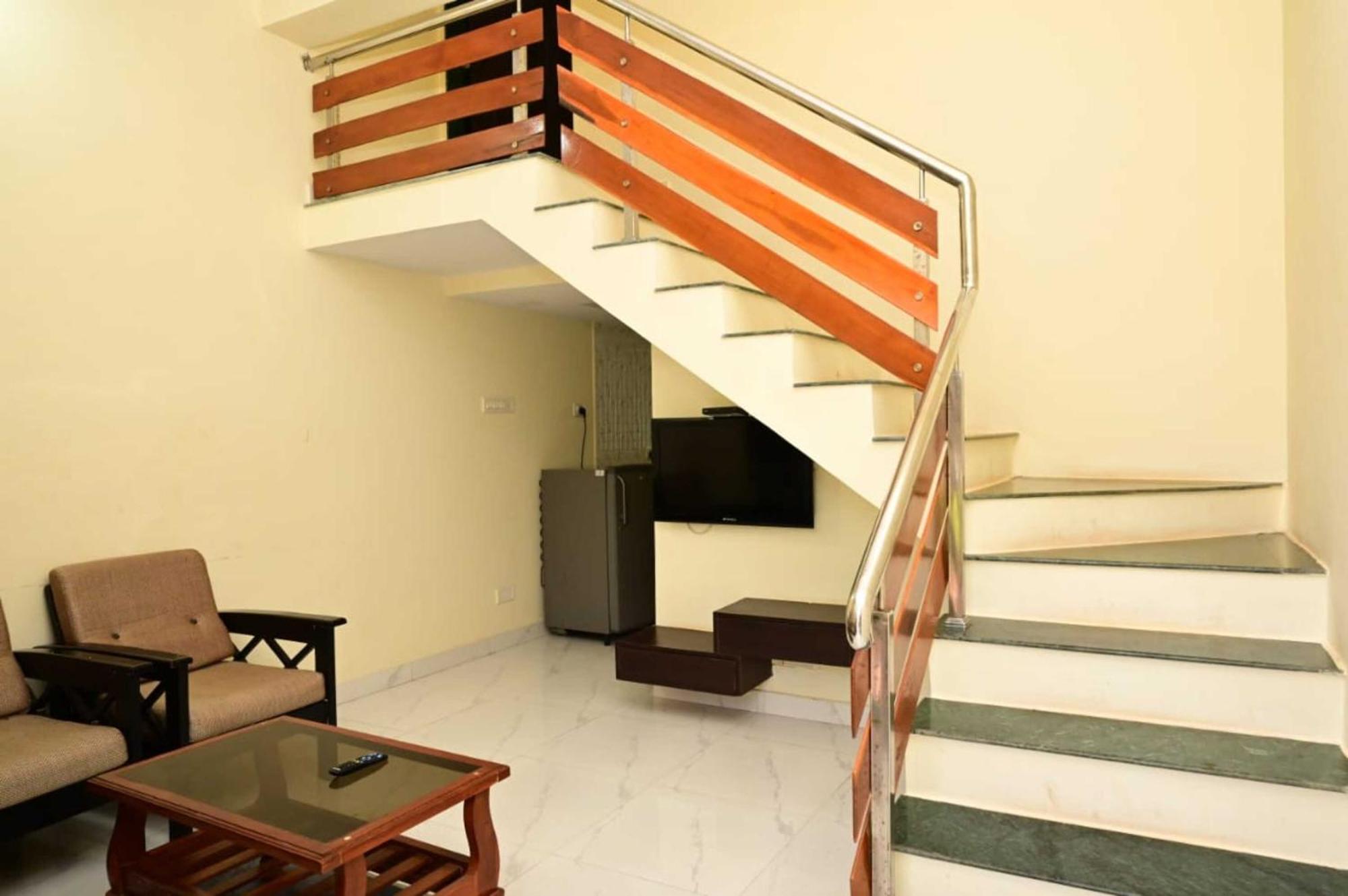 Wada Chirebandi Hotel Gimvi ภายนอก รูปภาพ