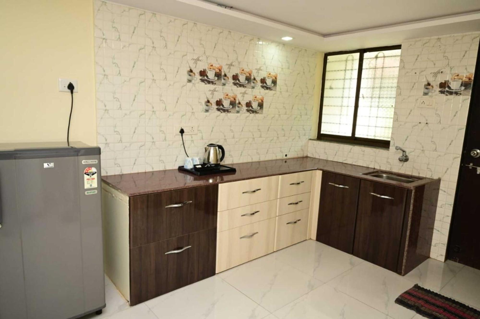 Wada Chirebandi Hotel Gimvi ภายนอก รูปภาพ